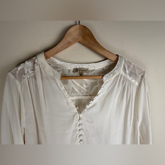 Democracy Women's Silky Ivory Long Sleeve Shirt Velvet Burnout Lace Size Medium - Picture 3 of 11